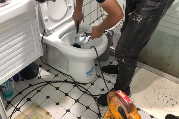 中平镇疏通下水道