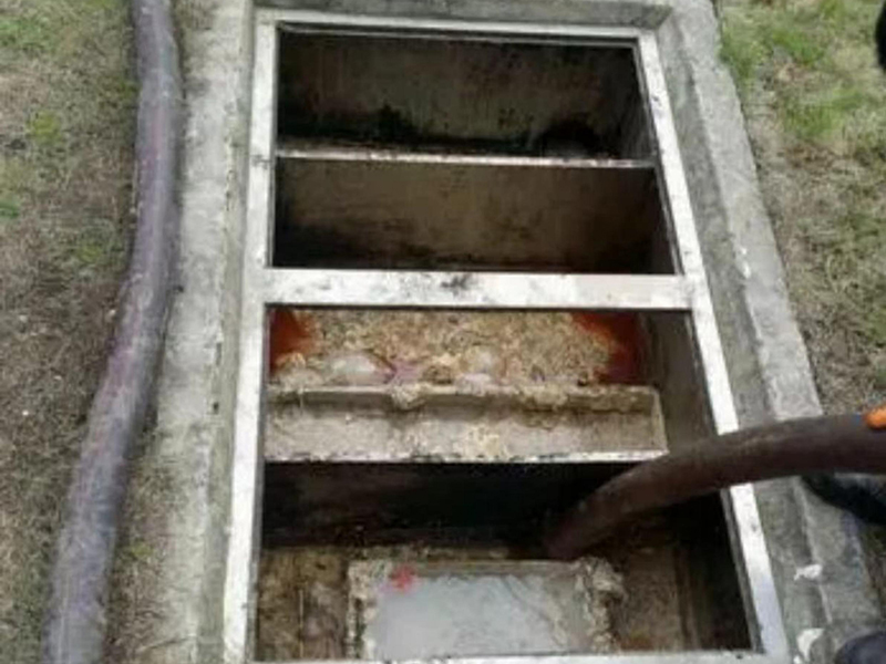 中平镇隔油池清理