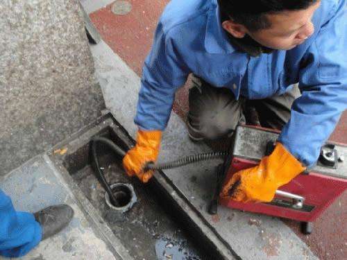 中平镇疏通下水道