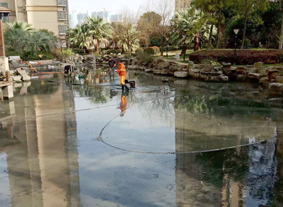 中平镇景观池淤泥清理