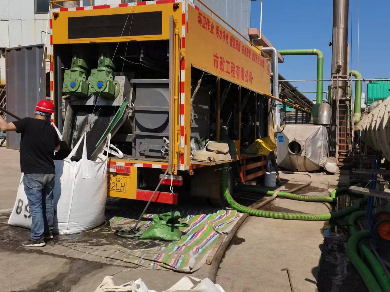 中平镇淤泥压干处理