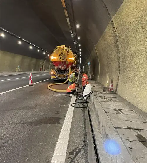 中平镇隧道排水渠清淤